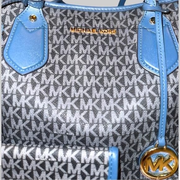 The Limited Edition Graphite/Grey Michael Kors Eva Tote with Coordinated Pouch! - Picture 10 of 15